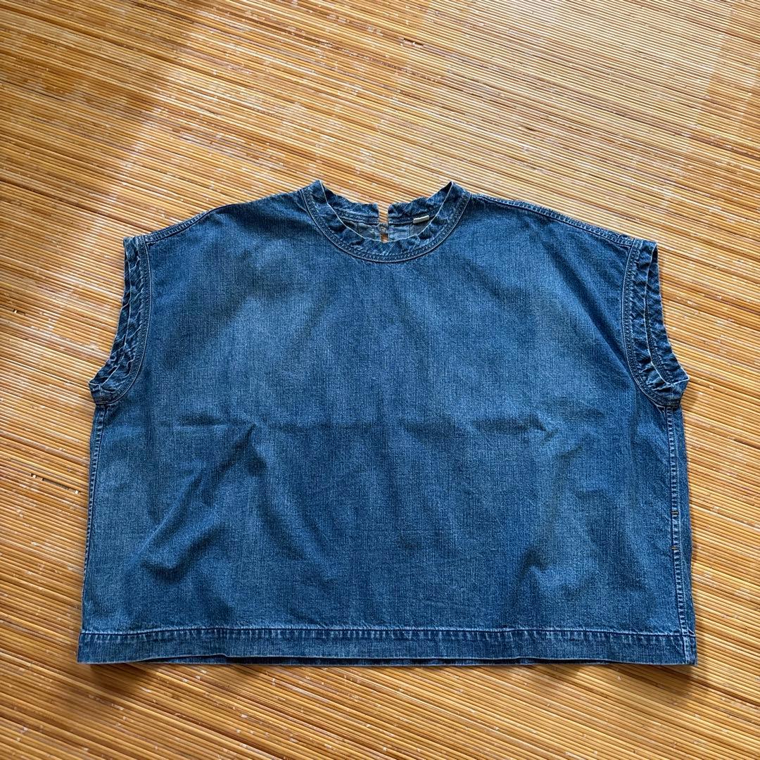 軽くて合わせやすいデニムブラウス