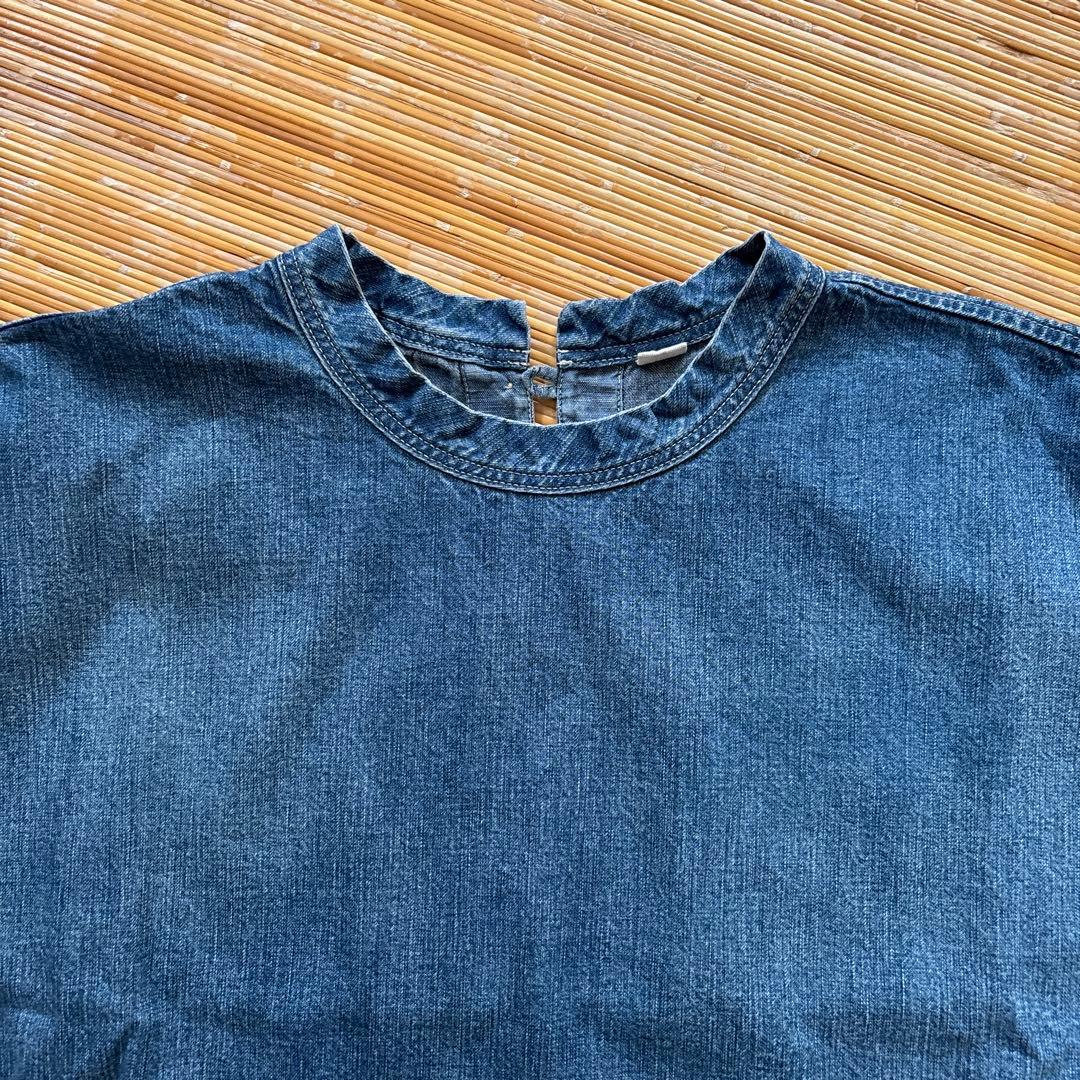 軽くて合わせやすいデニムブラウス