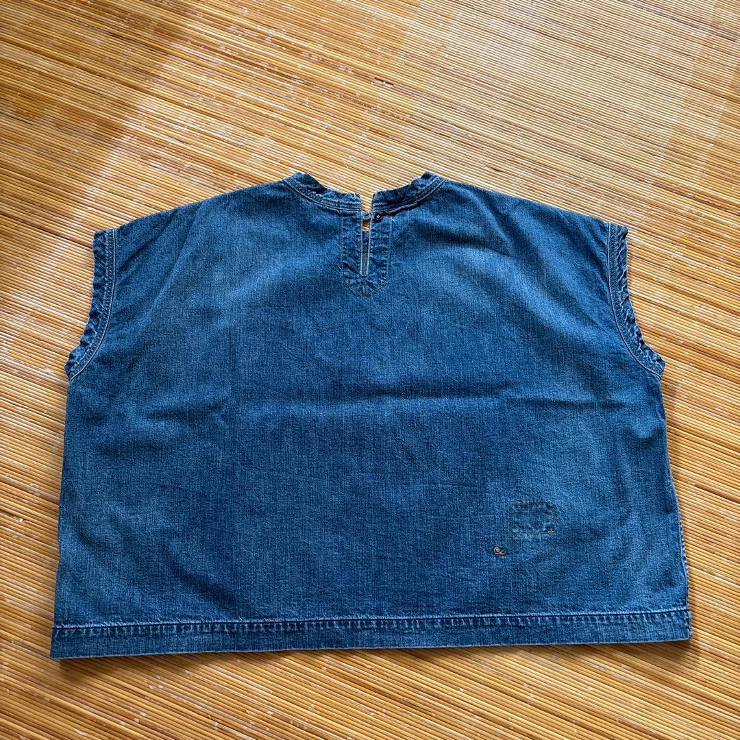 軽くて合わせやすいデニムブラウス