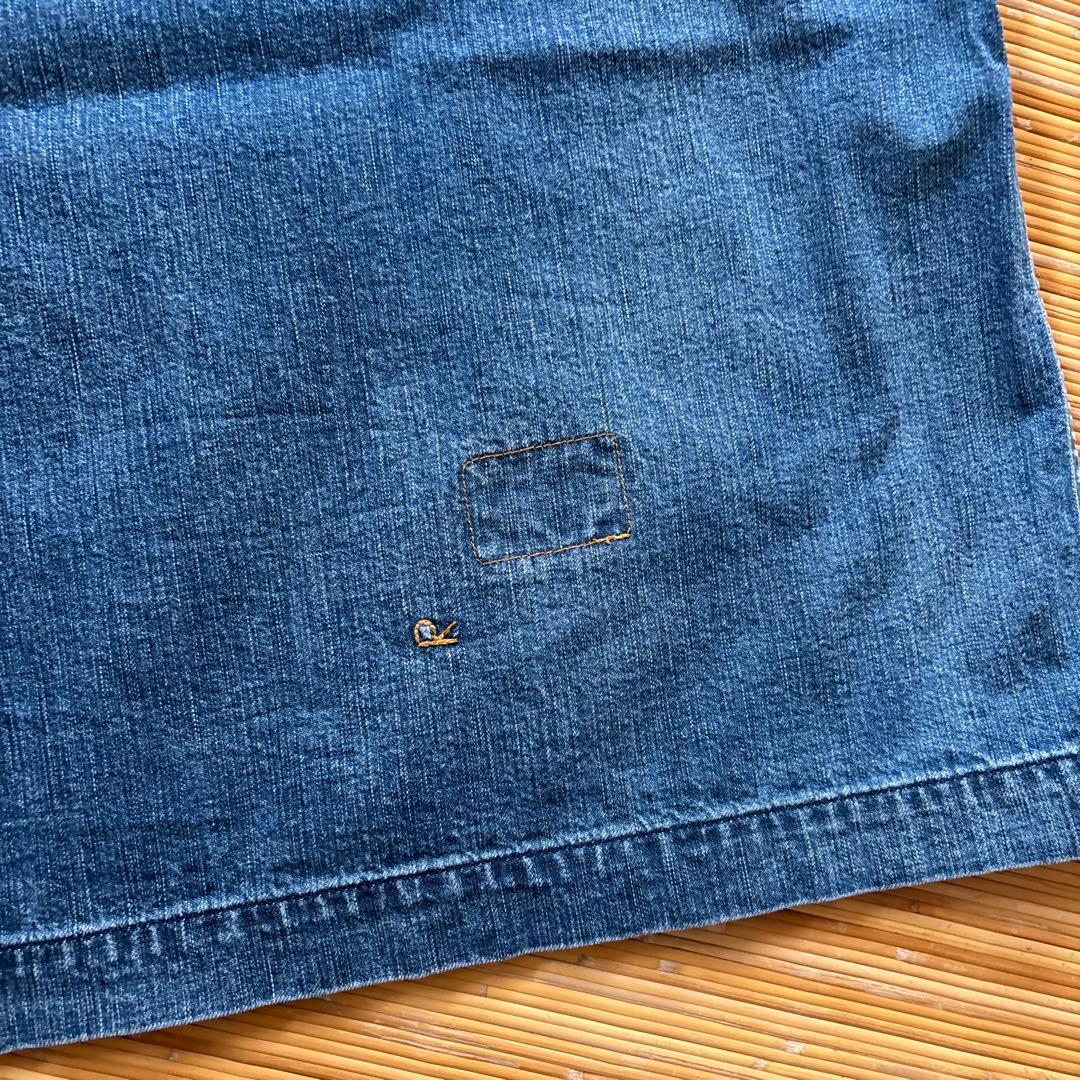 軽くて合わせやすいデニムブラウス