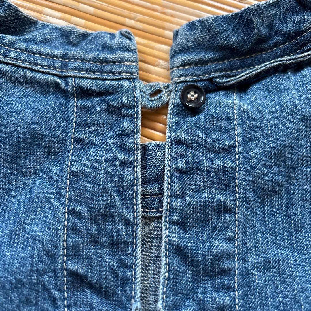 軽くて合わせやすいデニムブラウス