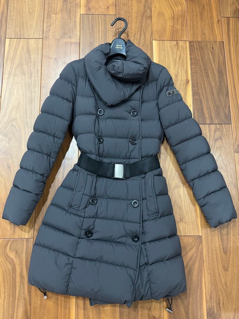 【最終値下げ】TATRAS グレー ダウンジャケット【レディース】　ベルト付き