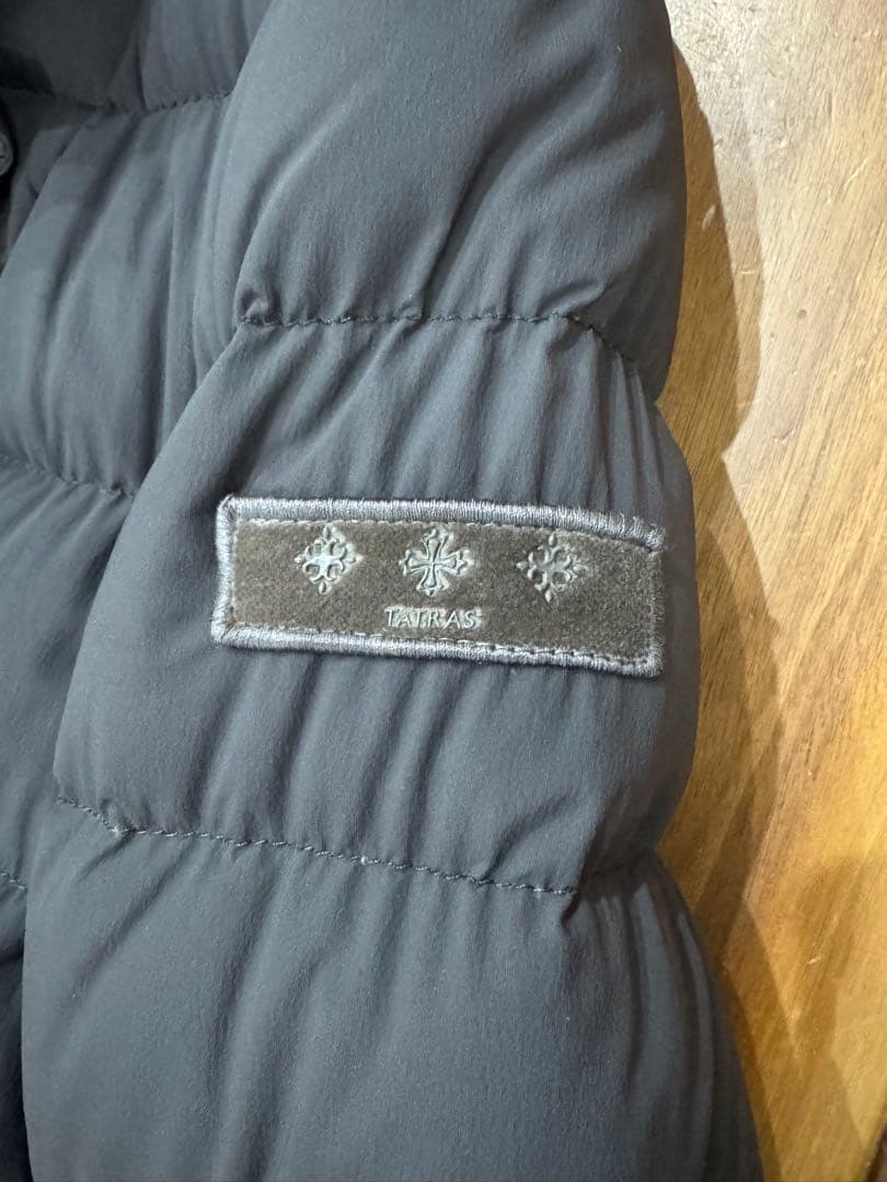 【最終値下げ】TATRAS グレー ダウンジャケット【レディース】　ベルト付き