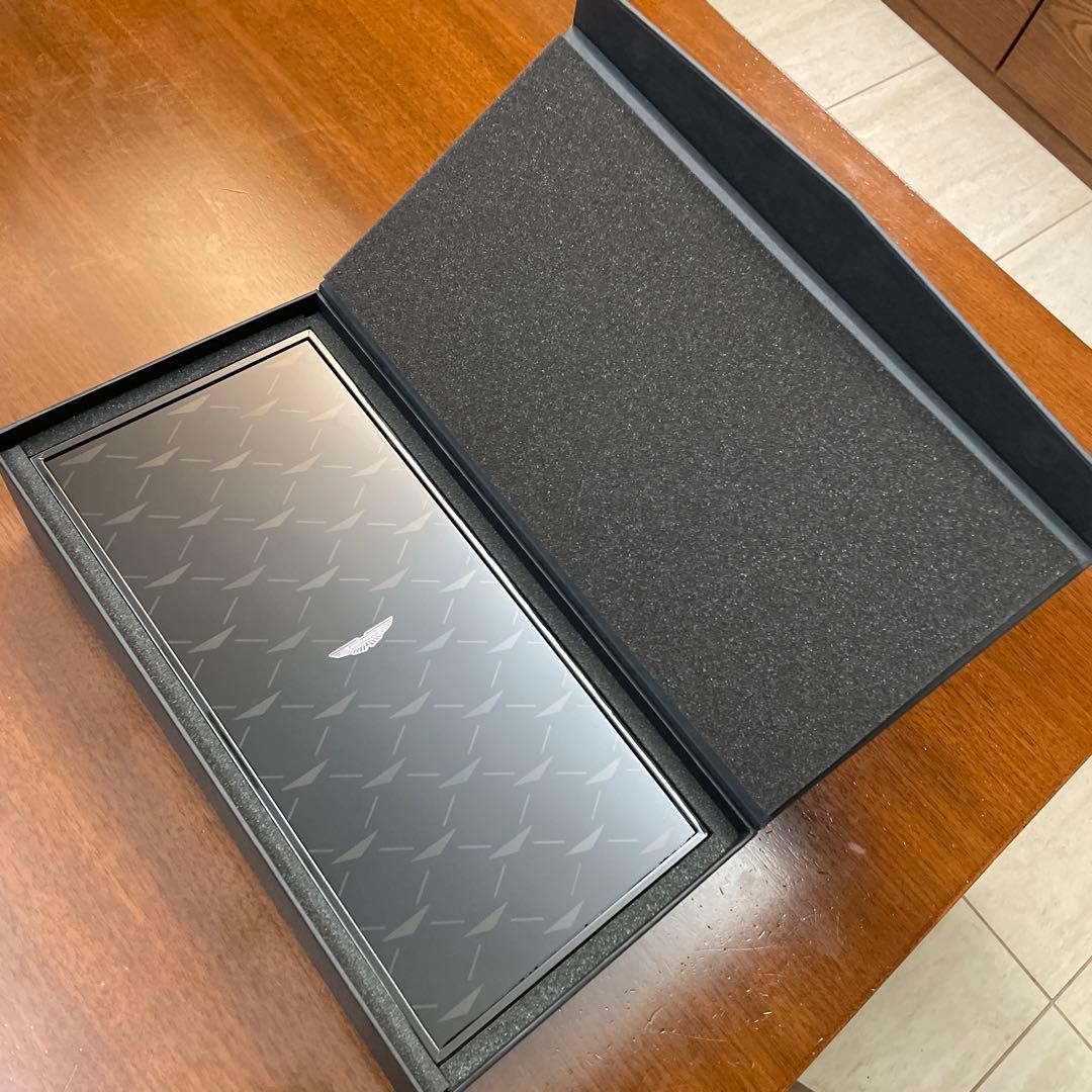 Aston Martin ロゴ入り収納ボックス