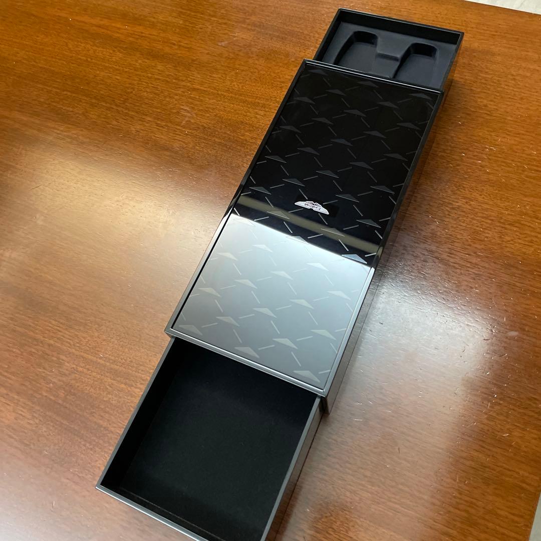 Aston Martin ロゴ入り収納ボックス