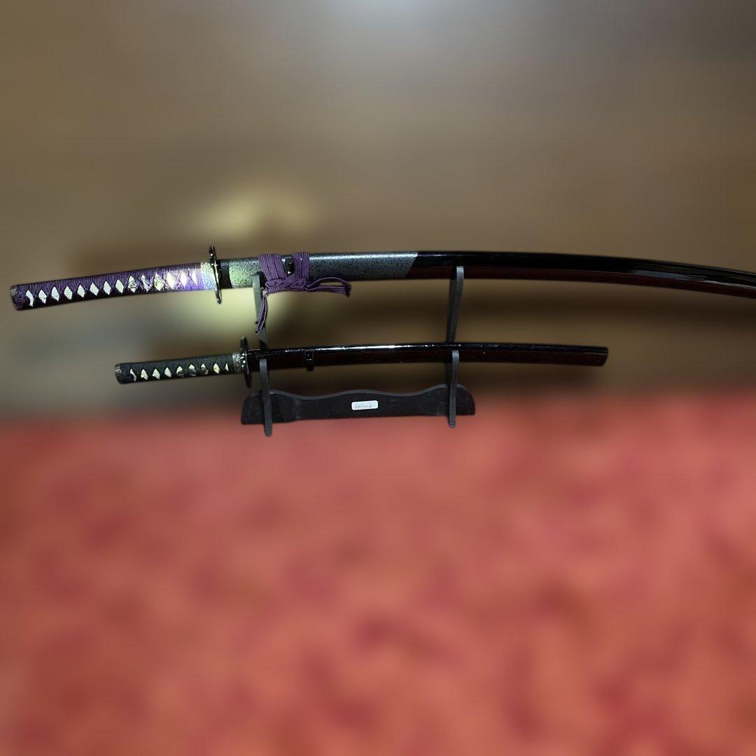 高級模造刀(明智光秀拵え)と脇差居合刀(2本刀掛台付) 紫柄と黒