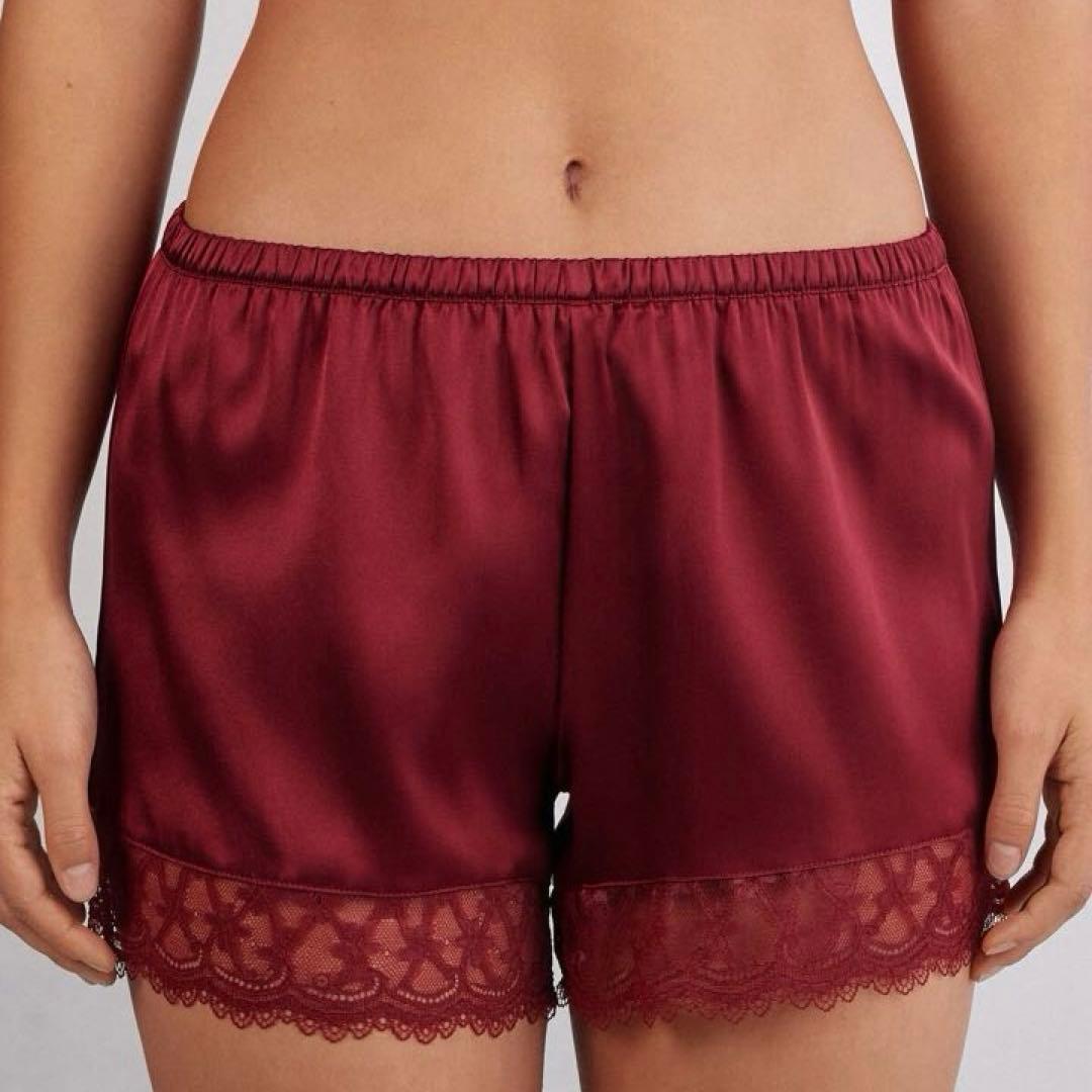 シルク＆レース キャミ・パンツ She is a Classicインティミッシミ