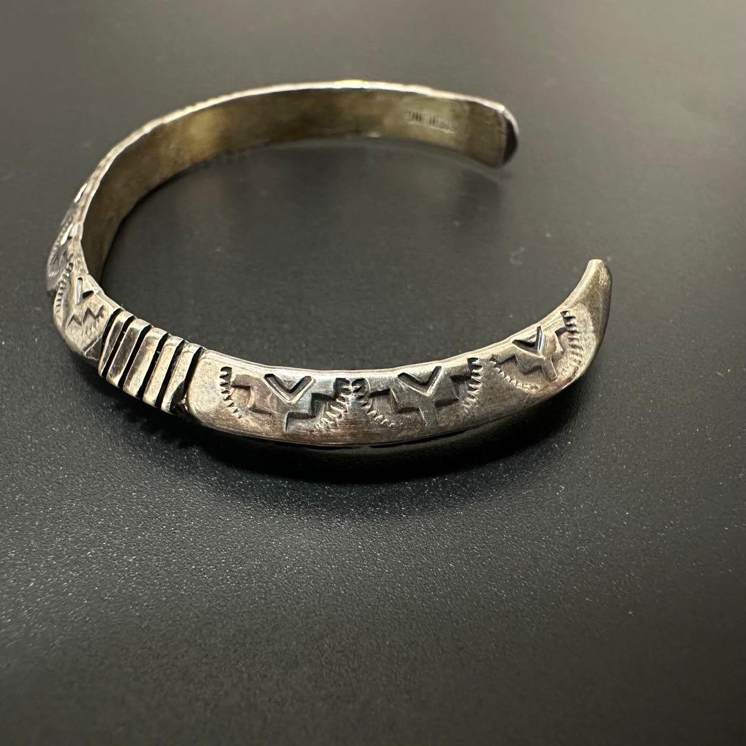 Navajo Geneva Ramoneスタンプワーク トライアングル バングル