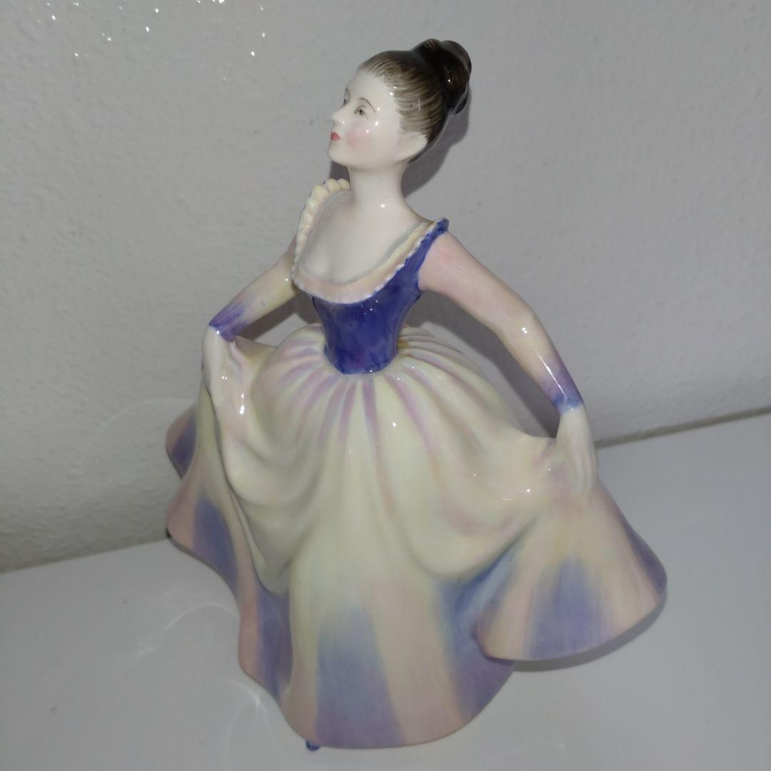 ロイヤルドルトン リサ 人形   LISA 1968