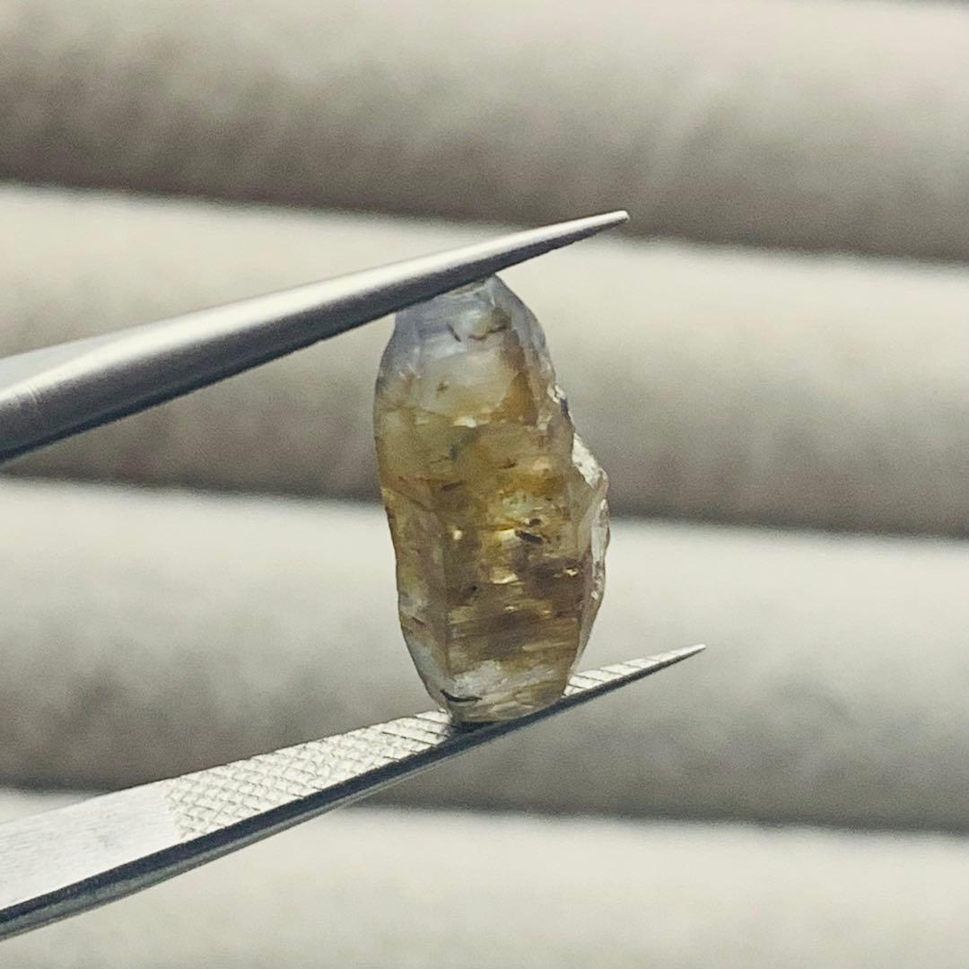 大粒‼︎ 世界的に珍しいスリランカ産　サファイア原石(ガラスボディ)⑤