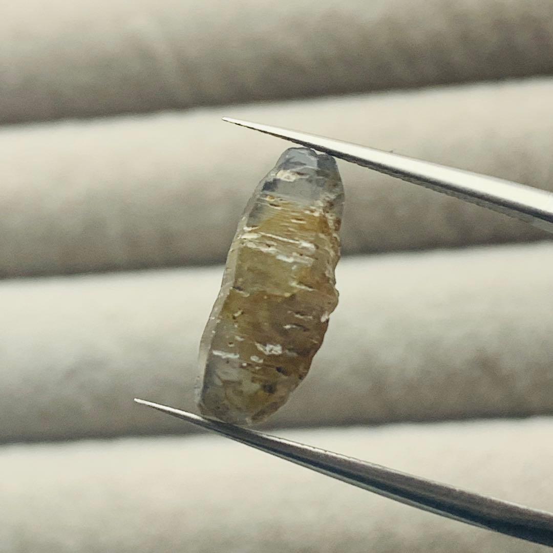 大粒‼︎ 世界的に珍しいスリランカ産　サファイア原石(ガラスボディ)⑤