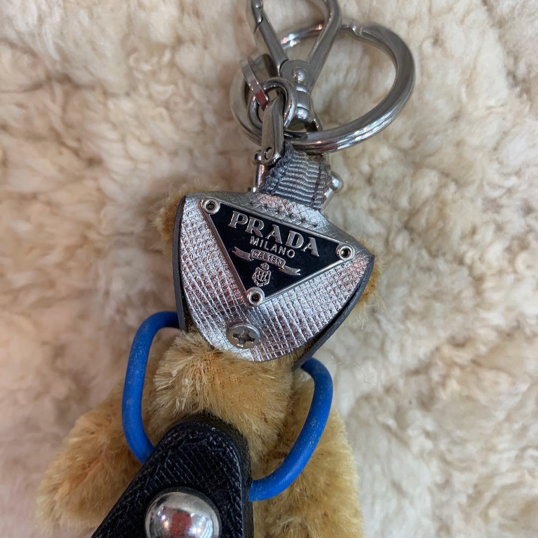 ☆美品☆PRADA　キーリング　キーホルダー　ベア　クマ　三角ロゴ　チャーム