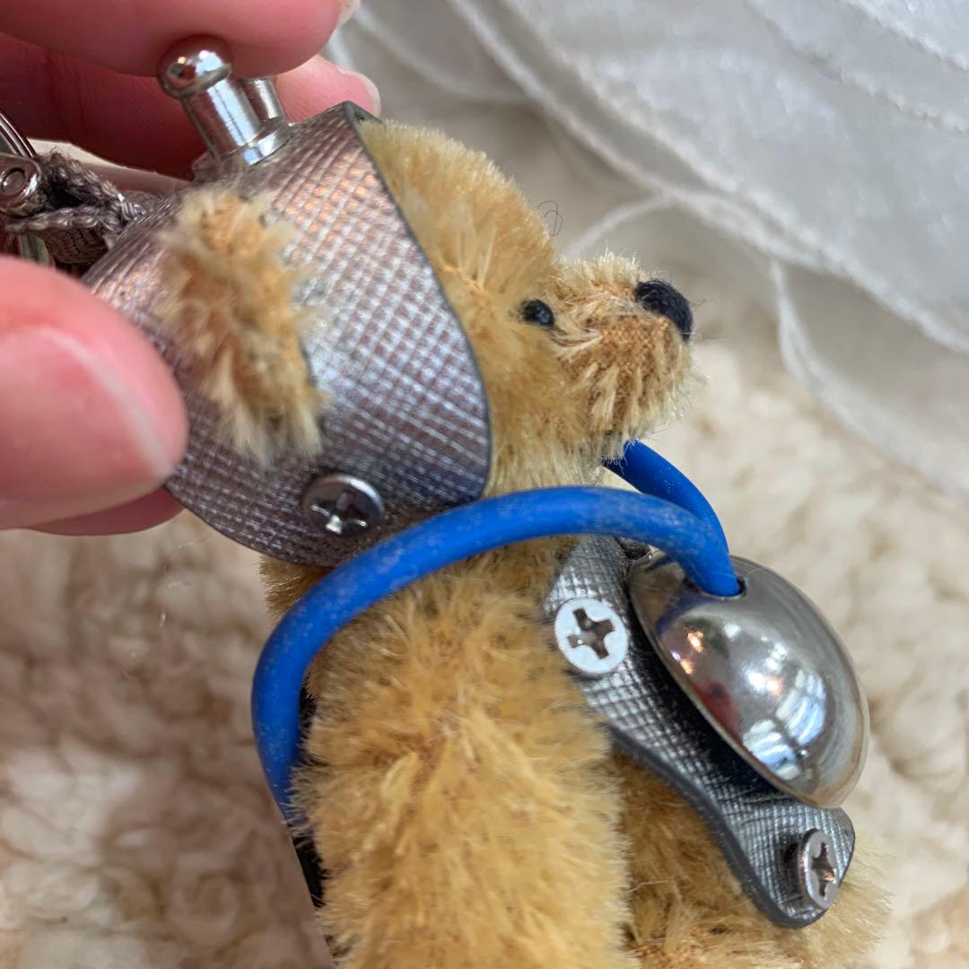 ☆美品☆PRADA　キーリング　キーホルダー　ベア　クマ　三角ロゴ　チャーム