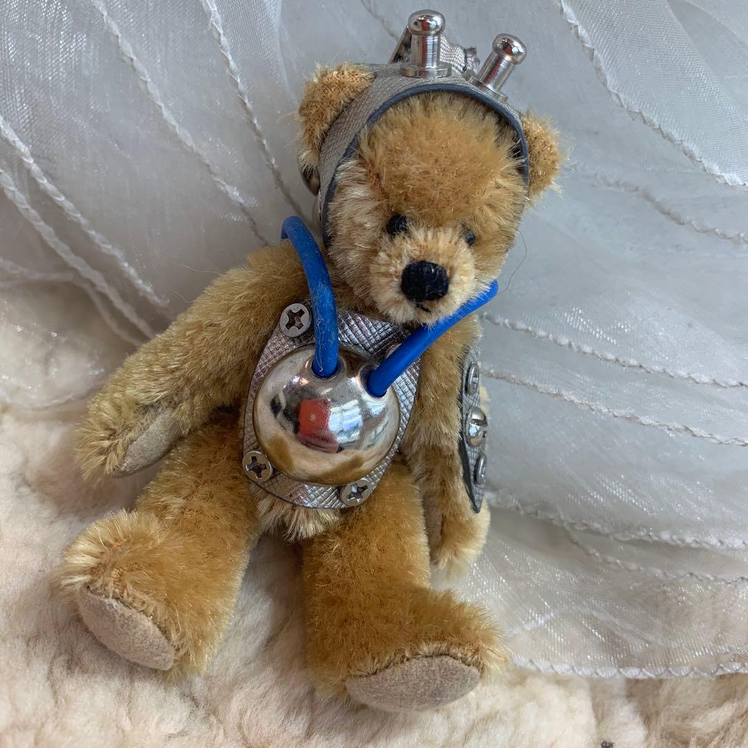 ☆美品☆PRADA　キーリング　キーホルダー　ベア　クマ　三角ロゴ　チャーム