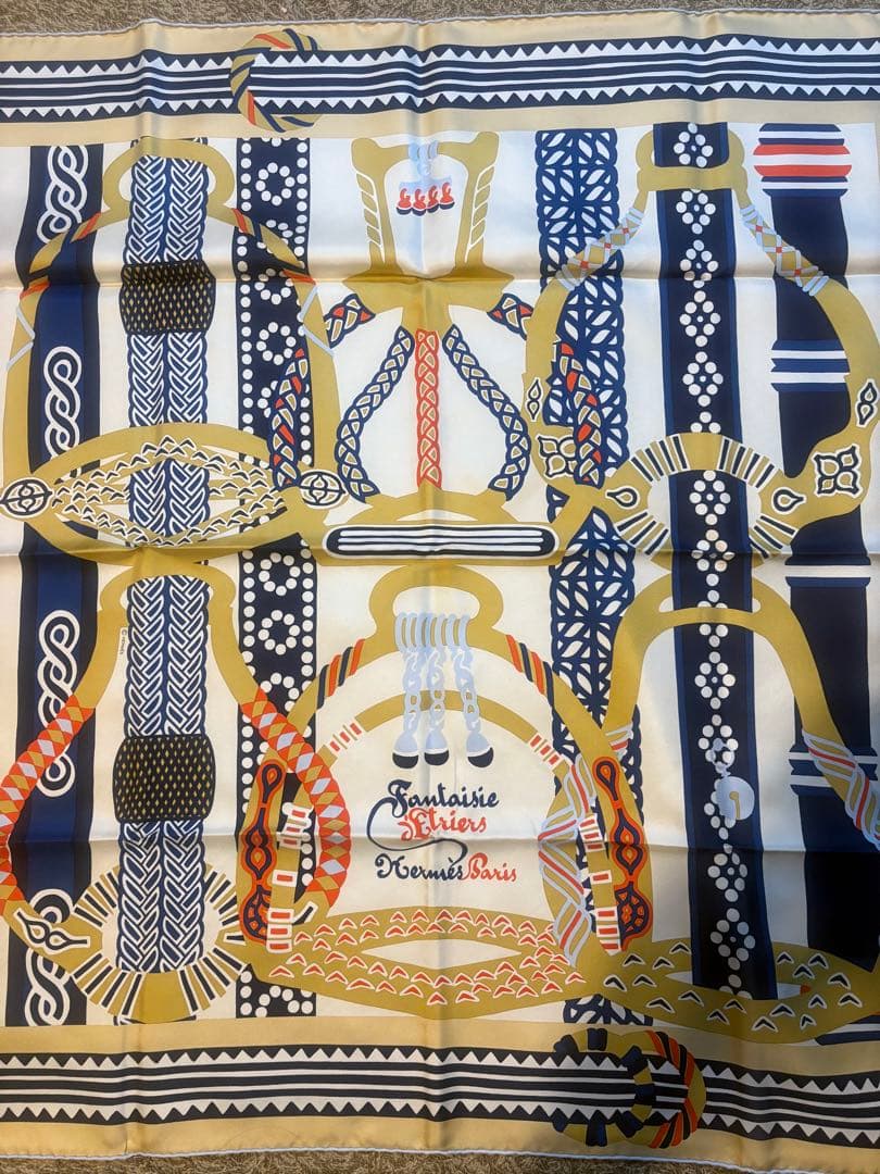 Hermès エルメスのカレ 90 《鐙の幻想》