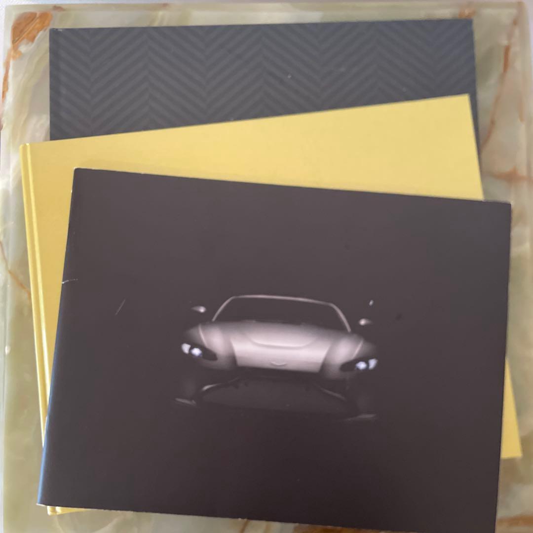 ASTON MARTIN カタログ
