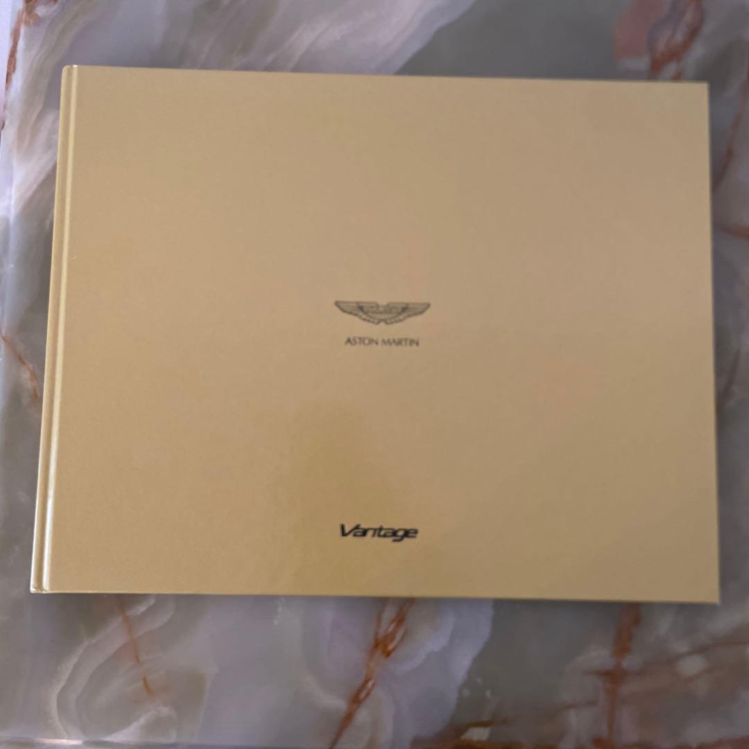 ASTON MARTIN カタログ