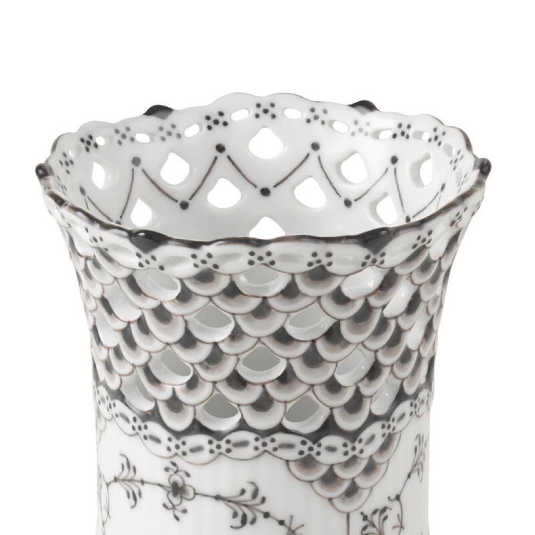 廃盤ロイヤルコペンハーゲン ブラックフルーテッドハーフレース フラワーベース花瓶