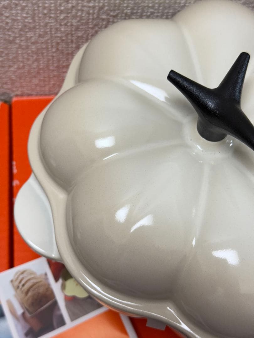 ル・クルーゼ　LE CREUSET パンプキン　約22cm メレンゲ