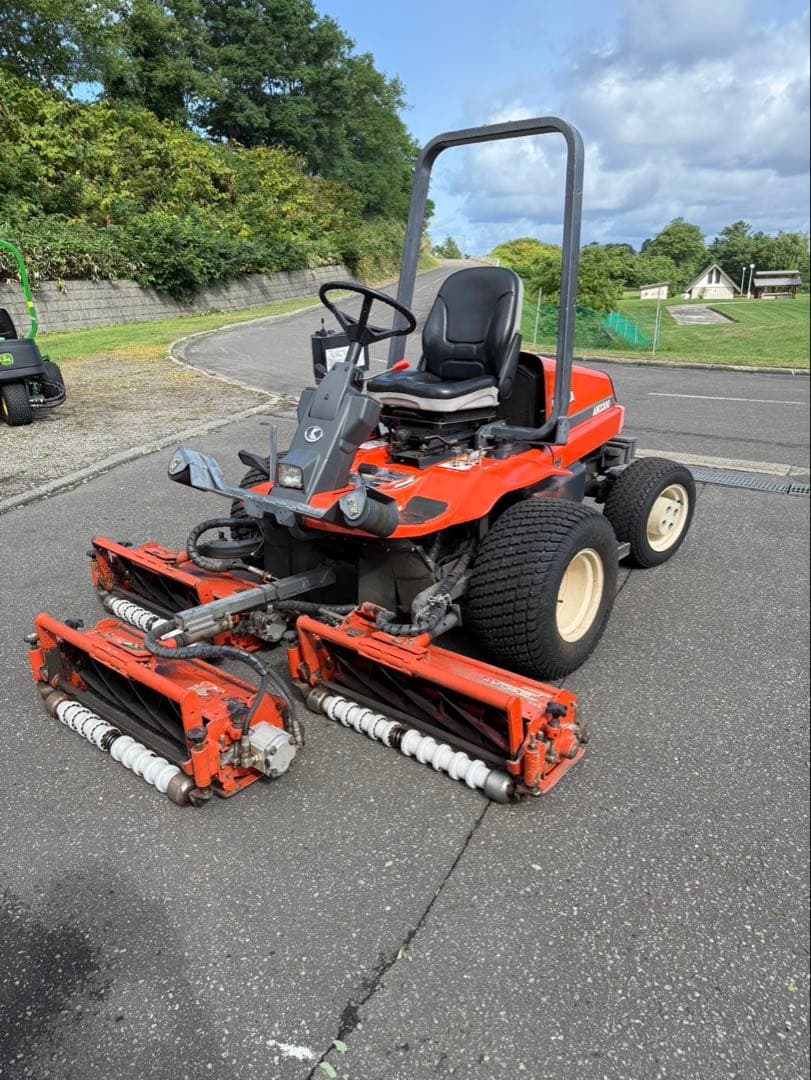 クボタ　Kubota 芝刈り機　乗用草刈機 クボタの芝刈り機ロータリーモア