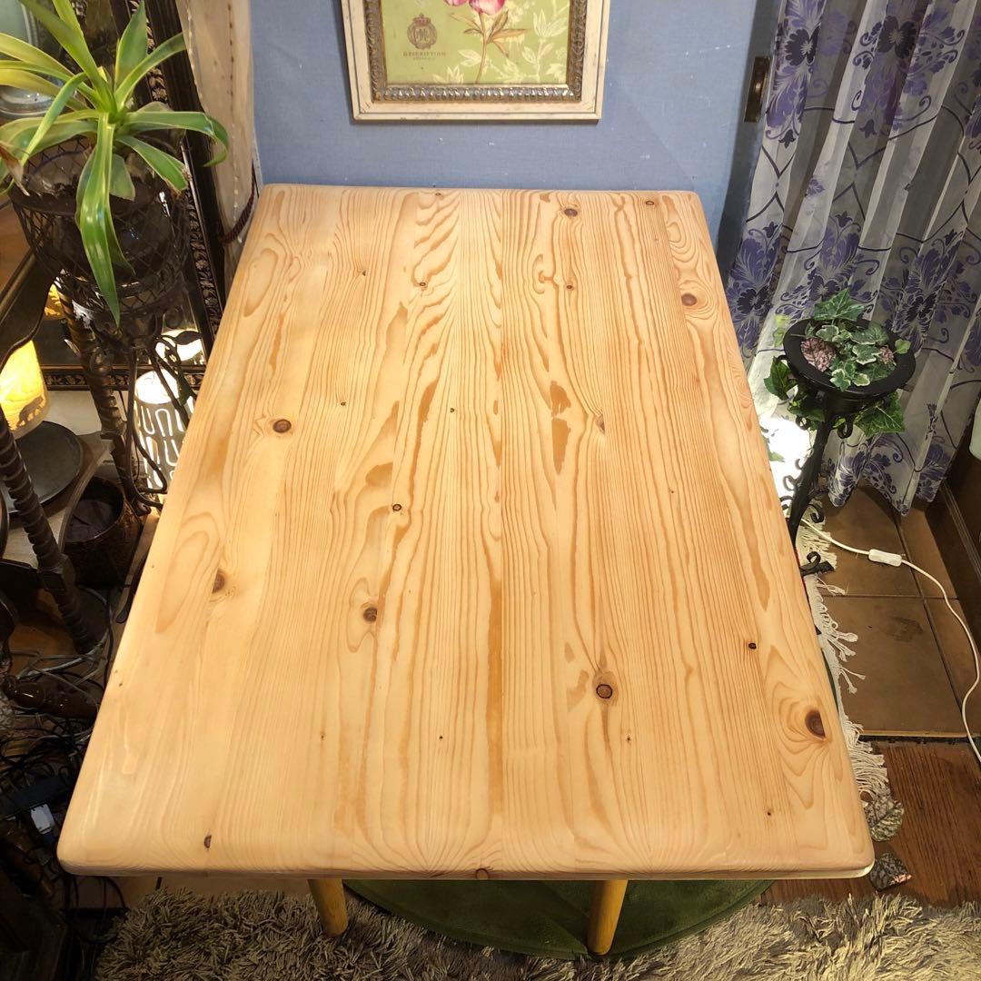 オイルフィニッシュ　リビングでもダイニングでも使えるテーブル