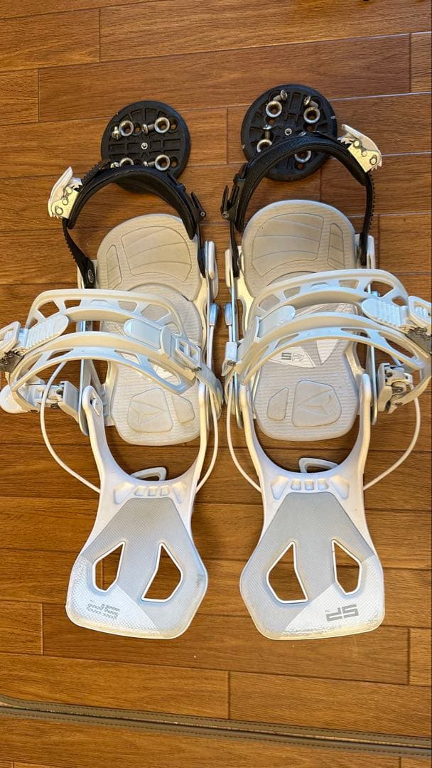 SP Binding スノボビンディング ホワイト、トゥキャップベルト黒は新品
