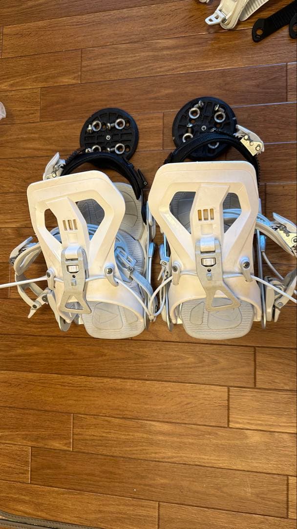 SP Binding スノボビンディング ホワイト、トゥキャップベルト黒は新品