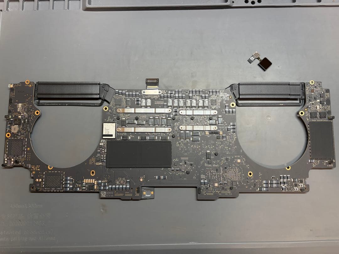 【基板とタッチID】のみA1990 MacBook Pro 15インチ 16㎇