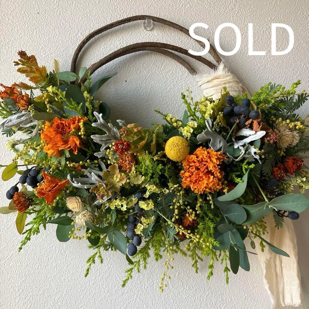 オーレアミモザの蕾とイエローのハーフリース　春待ち　マリーゴールド