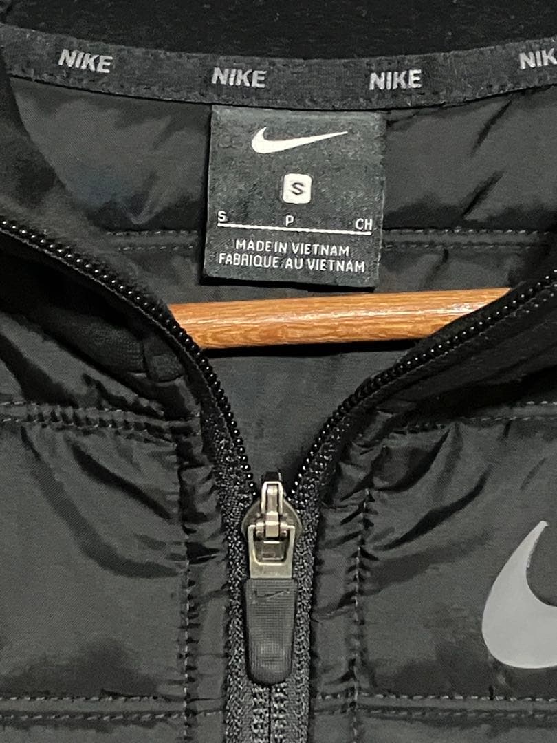 極美品 NIKE Therma WNTRZD フルジップ フーディー S 黒