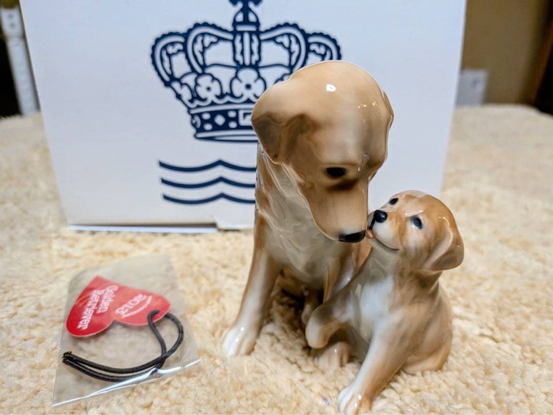 ロイヤルコペーハーゲン　犬と子犬の陶器製置物