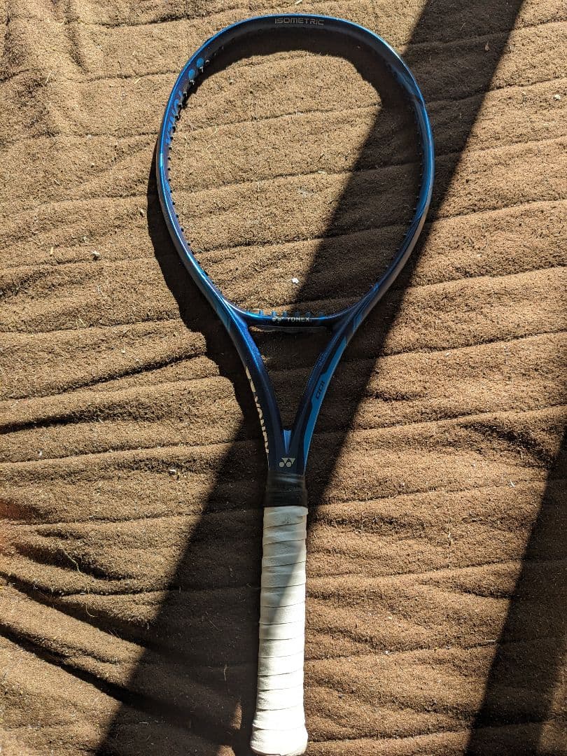 ラケット(硬式用) EZONE100