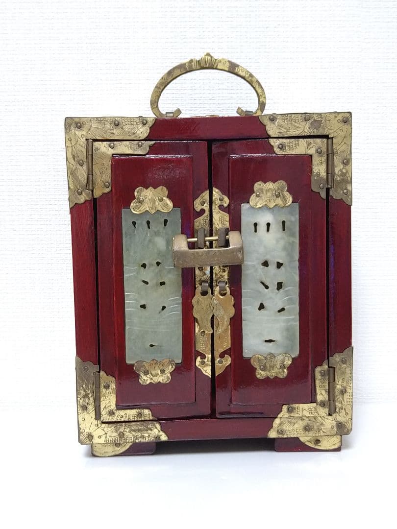 プロフ必読！∞ アンティークなディスプレイに♪翡翠をはめ込んだレア小物入れ ∞