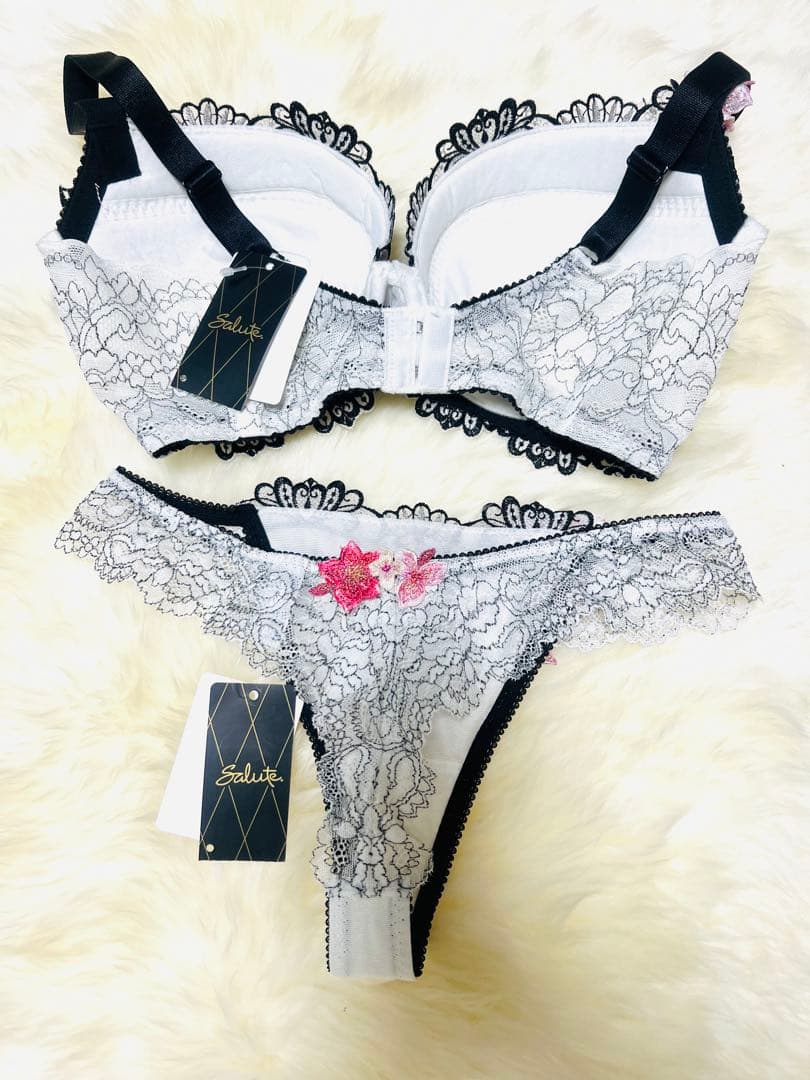 締切今だけ割引‼️限定サルートF70ブラショーツセット❣️