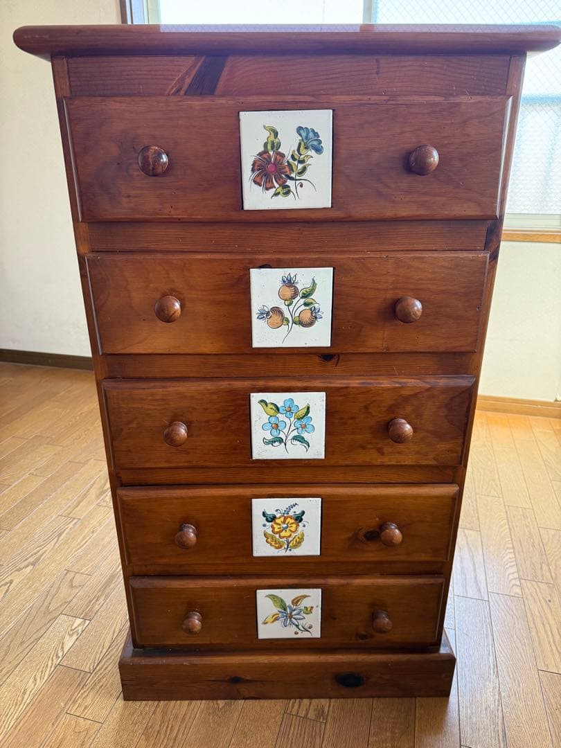 誠工舎　花柄タイル装飾　木製チェスト