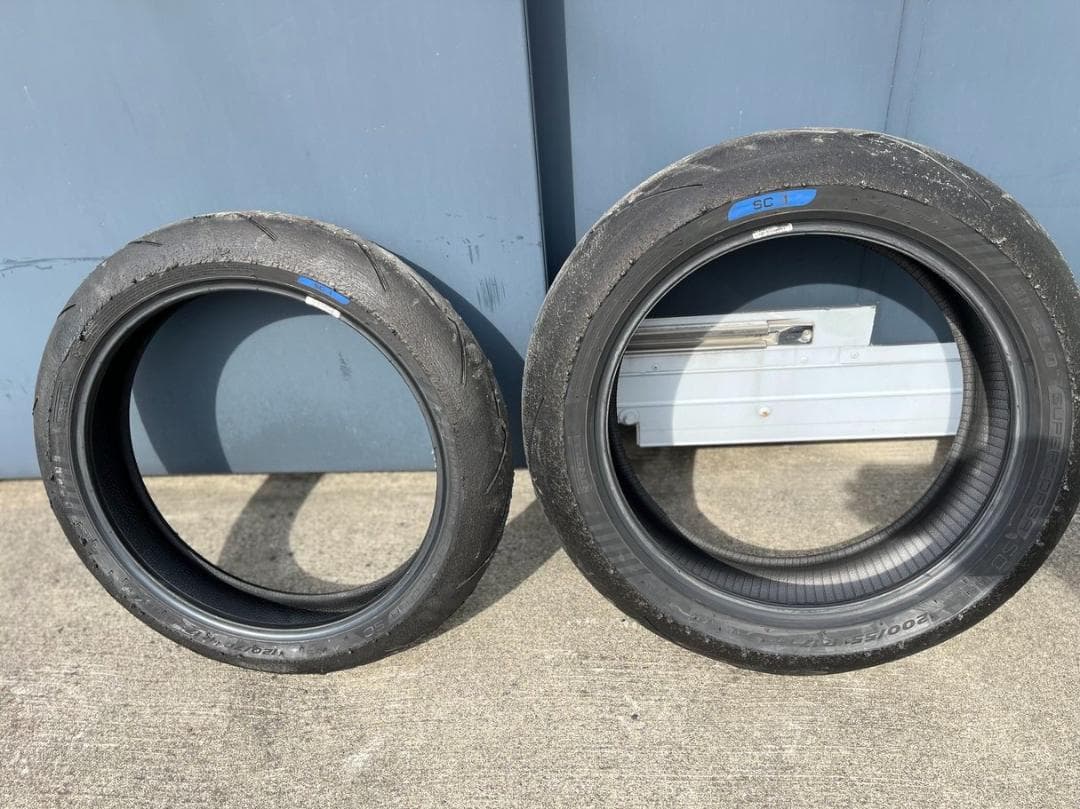 ピレリ ディアブロ スーパーコルサV4 SC1 前後(120・200)中古