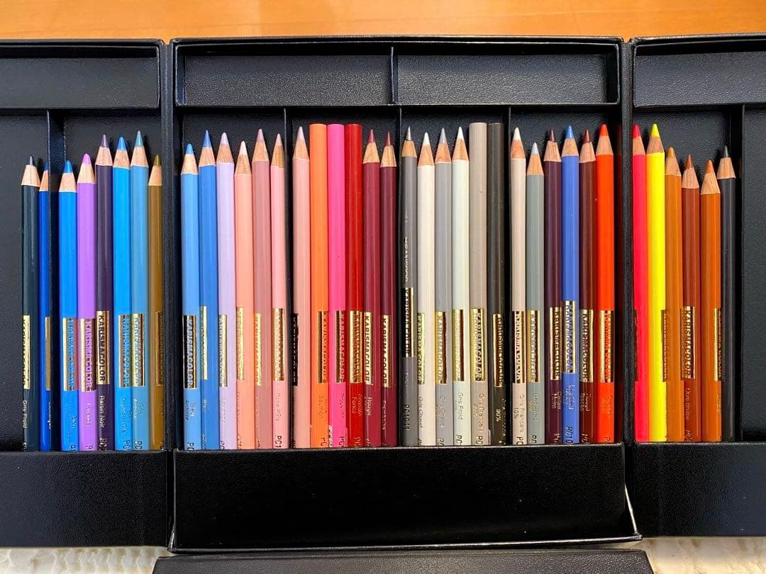 カリスマカラー　油性色鉛筆110色、ブレンダー2本 ×３袋、シャープナー3個