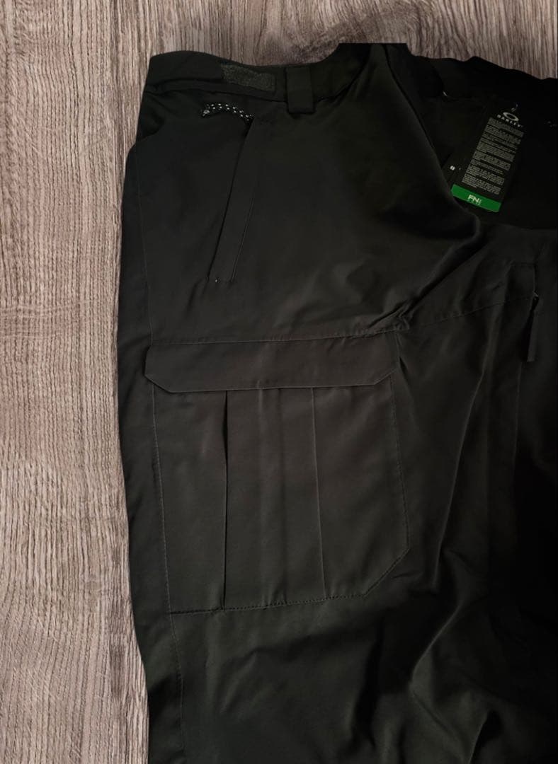 Oakley ブラック スノーボードパンツ