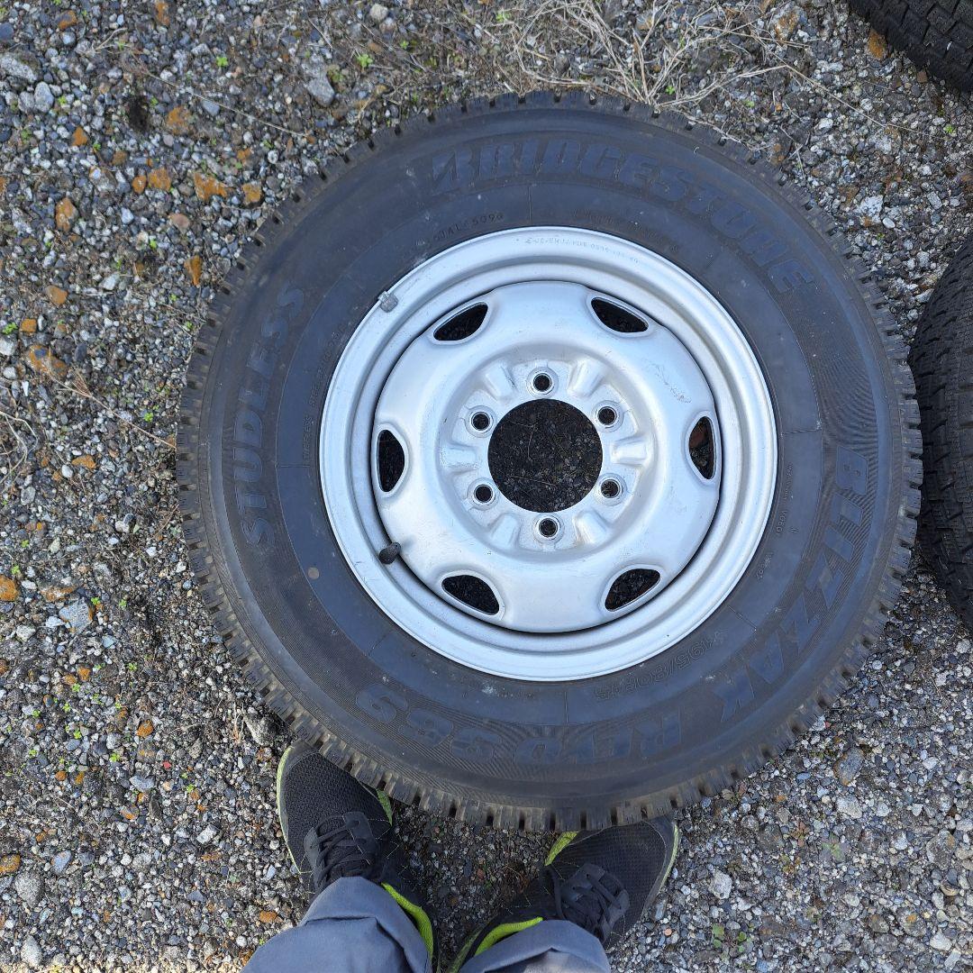 ブリジストン　スタッドレスタイヤ　195/80R15 ホイール付き