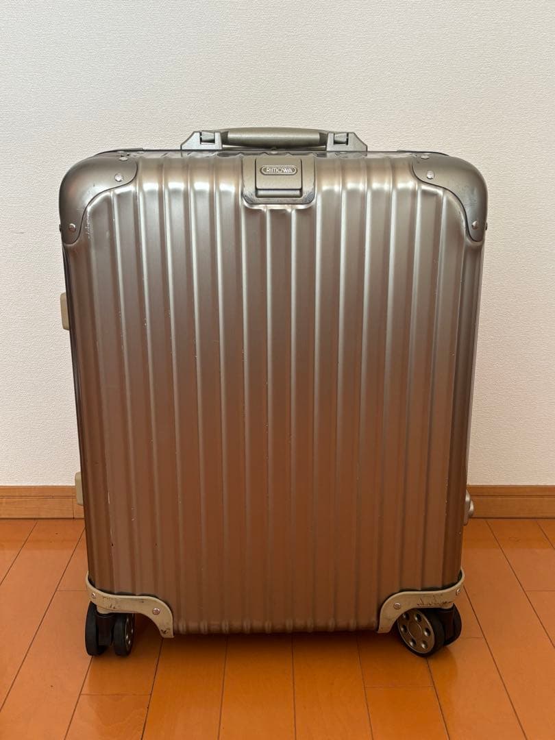 RIMOWAチタニウム　アルミニウム キャリーケース 中型