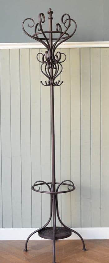 傘立ても付いてとっても便利に使えるアンティーク風のアイアンコートハンガー