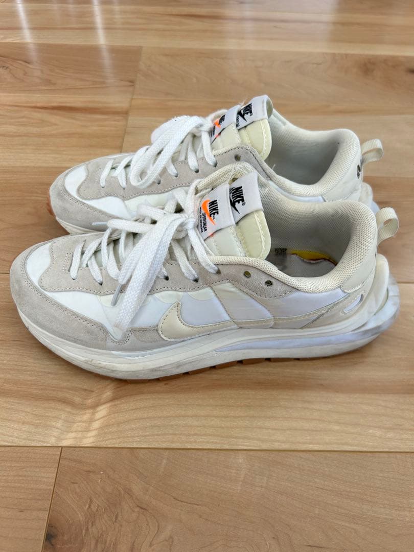Nike Sacai DD1875-100 ホワイトスニーカー