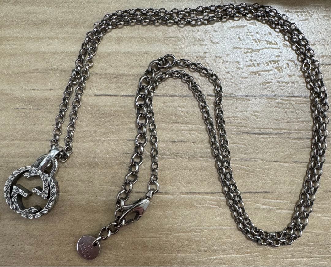 GUCCI グッチ シルバー ロゴペンダント ネックレス