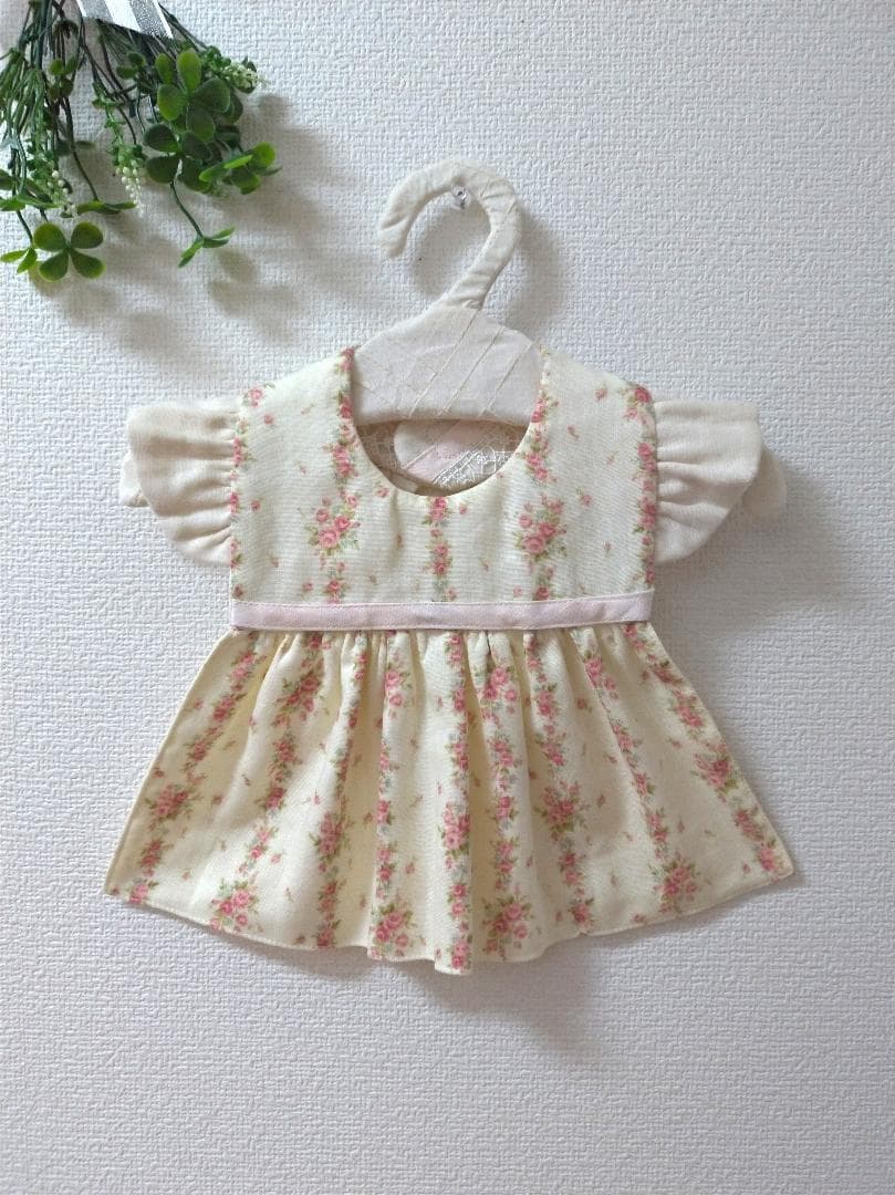 再販【送料無料】ローズ&レースのフリフリワンピース風スタイ(ピンク)