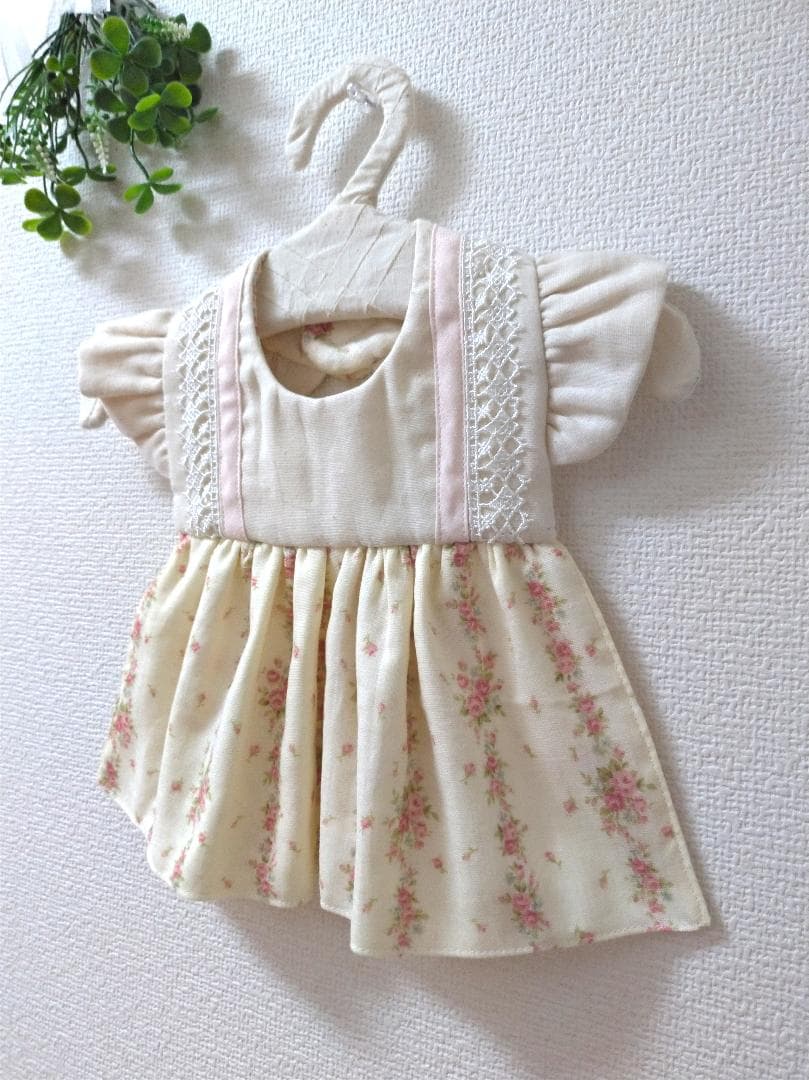 再販【送料無料】ローズ&レースのフリフリワンピース風スタイ(ピンク)