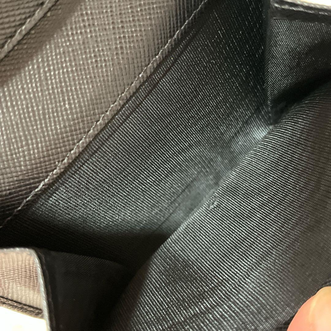 【極美品】PRADA ケース サフィアーノレザー ブラック　三角ロゴ