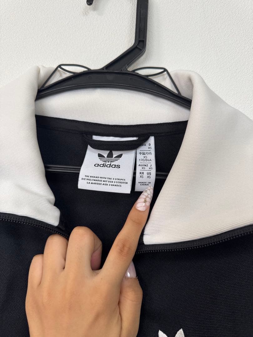 adidasトラックジャケット黒