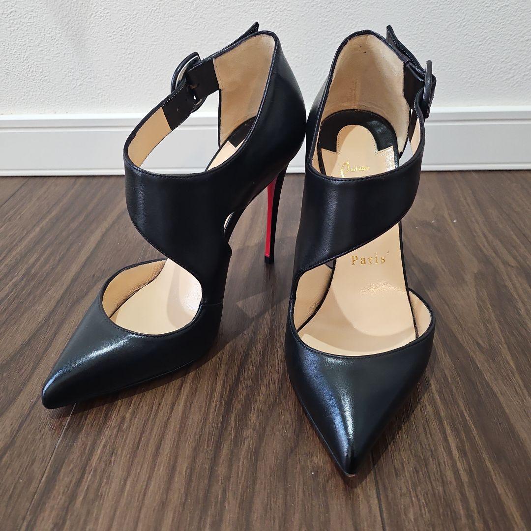 Christian Louboutin　黒パンプス