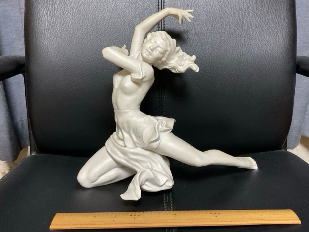 レア！Hutschenreuther のバレリーナ　躍動美あふれる名品