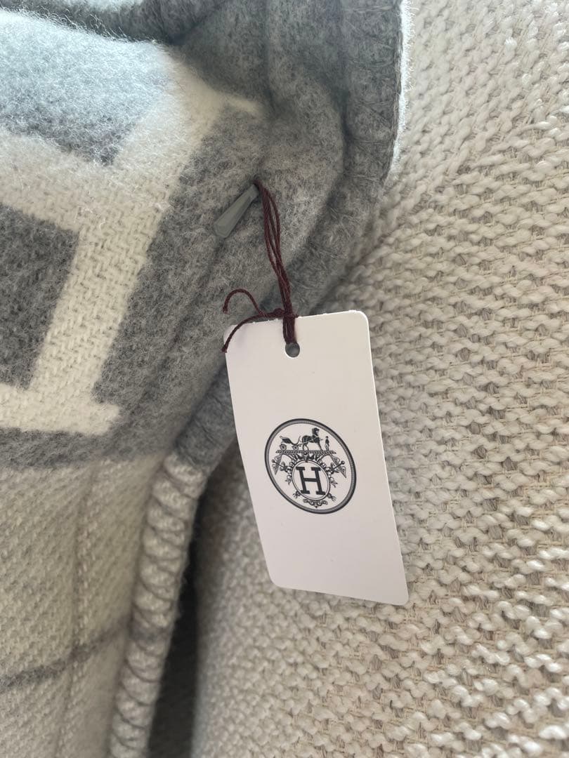 新品、未使用、タグ付！エルメス⭐︎クッション　PM グレー　アヴァロンIII